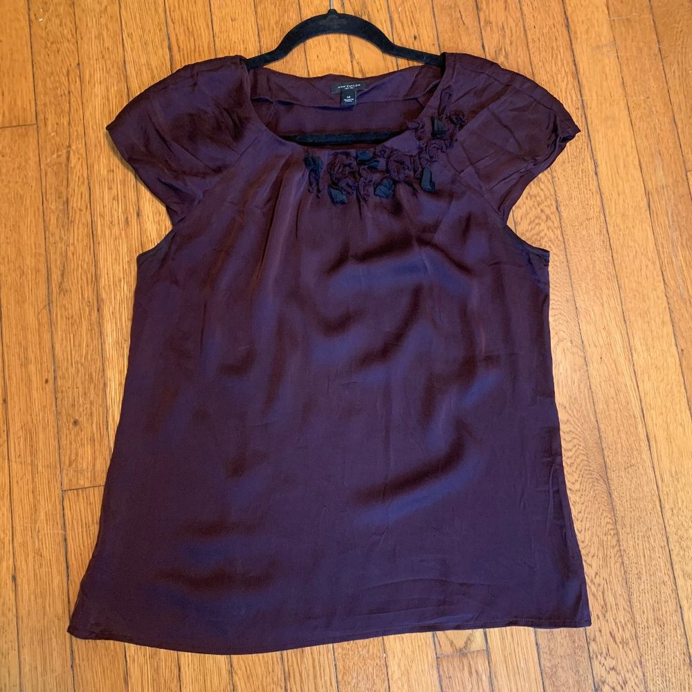 BANANA REPUBLIC | Women's Wine Colored Silk Blouse w Flower Detail | M